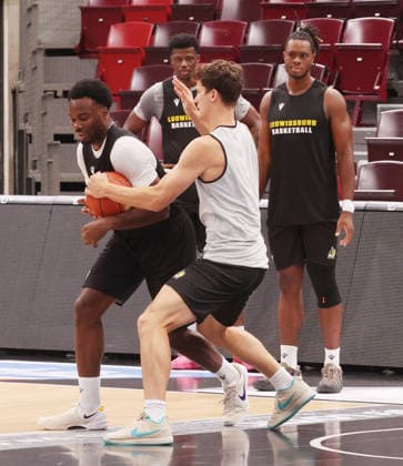 Ludwigsburg, MHP Riesen Ludwigsburg basketball practice, from left: Maxwell Dongmo, Patrick Cartier