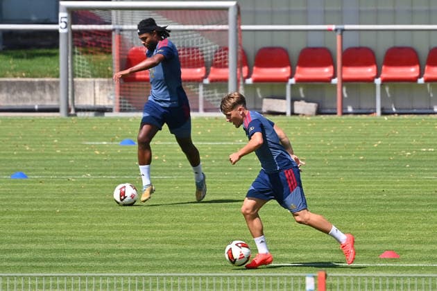 Lennart KARL, Bayern Munich, on the ball; hi, Serge GNABRY, FC Bayern Munich; FC Bayern Munich training session on August 11, 2026; Soccer, Bundesliga 1, 2026–2027 season
