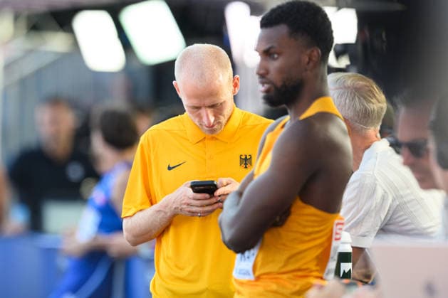 BIRMINGHAM, GREAT BRITAIN - August 11: Florian Bremm kept busy by checking his mobile after he won a silver medal over 5000 metres the day before, during the European Athletics Championships 2026 at Alexander Stadium in Birmingham, Great Britain (Photo by Sven Beyrich Sports Press Photo) Copyright: xSvenxBeyrich SportsxPressxPhotox Sportspressphoto_SPR204239