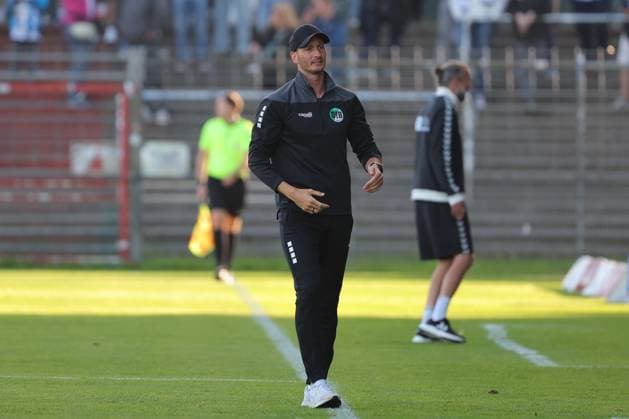 August 26, 2026, GER, Regionalliga Nord, Soccer, Matchday 1, 2026–2027 Season, Dietmar Scholze Stadium at the Lohmühle, VfB Lübeck vs. VfB Oldenburg Coaching Zone, Sideline, Coaches’ Area, Technical Zone, Coach Kevin Rodewald, VfB Lübeck, Photo: nordphoto GmbH, Tauchnitz, Lübeck, Dietmar Scholze Stadium at the Lohmühle, SH, Germany Copyright: xnordphotoxGmbHx xTauchnitzx