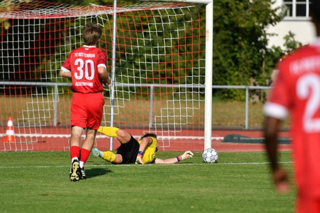 Julian Haefner (FC Rottenburg, 26) manages to block the first shot, but the follow-up shot by David Stojak (SV Stuttgarter Kickers, 29) finds the back of the net; on the left is Maxime Ackermann (FC Rottenburg, 30). FC Rottenburg vs. SV Stuttgarter Kickers, Soccer, WFV Cup, Group 3, Round 3, Württemberg, 2026–2027 season, August 11, 2026, FC Rottenburg vs. SV Stuttgarter Kickers, soccer, WFV Cup, Group 3, Round 3, Württemberg, 2026–2027 season, August 11, 2026, Rottenburg am Neckar Copyright: xEibner-Pressefoto RalphxKunzex EP_RKE