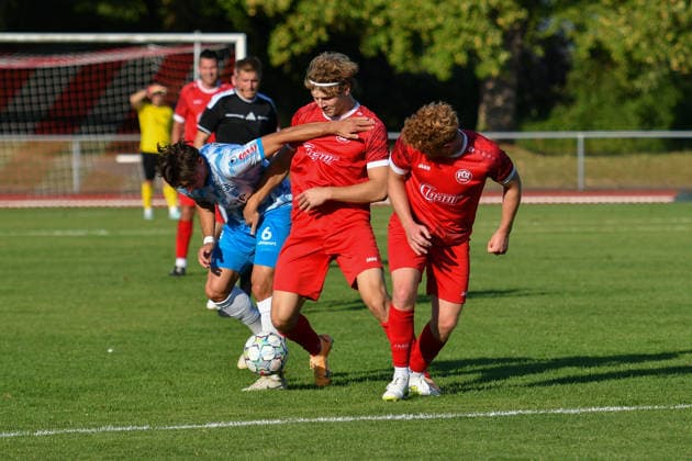 Ben Luca Fisher, SV Stuttgarter Kickers, 06, Jakob Bader, FC Rottenburg, 17, Lukas Behr, FC Rottenburg, 11, FC Rottenburg vs. SV Stuttgarter Kickers, Soccer, WFV Cup, Group 3, Round 3, Württemberg, 2026–2027 Season, August 11, 2026, FC Rottenburg vs. SV Stuttgarter Kickers, Soccer, WFV Cup, Group 3, Round 3, Württemberg, 2026–2027 Season, August 11, 2026, Rottenburg am Neckar Copyright: xEibner-Pressefoto RalphxKunzex EP_RKE