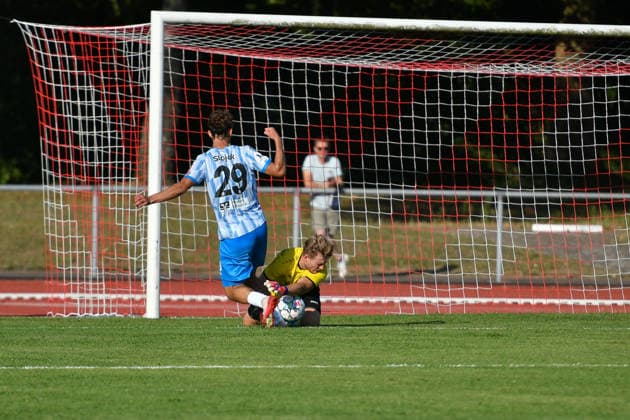 David Stojak, SV Stuttgarter Kickers, 29, Julian Haefner, FC Rottenburg, 26, makes the save this time. FC Rottenburg vs. SV Stuttgarter Kickers, Soccer, WFV Cup, Group 3, Round 3, Württemberg, 2026–2027 Season, August 11, 2026, FC Rottenburg vs. SV Stuttgarter Kickers, Soccer, WFV Cup, Group 3, Round 3, Württemberg, 2026–2027 Season, August 11, 2026, Rottenburg am Neckar Copyright: xEibner-Pressefoto RalphxKunzex EP_RKE