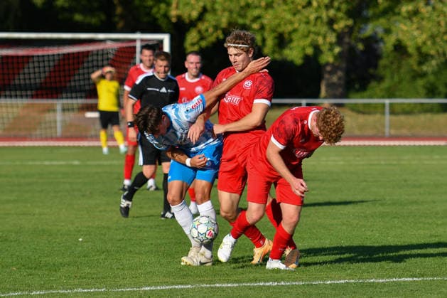 Ben Luca Fisher, SV Stuttgarter Kickers, 06, Jakob Bader, FC Rottenburg, 17, Lukas Behr, FC Rottenburg, 11, FC Rottenburg vs. SV Stuttgarter Kickers, Soccer, WFV Cup, Group 3, Round 3, Württemberg, 2026–2027 Season, August 11, 2026, FC Rottenburg vs. SV Stuttgarter Kickers, Soccer, WFV Cup, Group 3, Round 3, Württemberg, 2026–2027 Season, August 11, 2026, Rottenburg am Neckar Copyright: xEibner-Pressefoto RalphxKunzex EP_RKE