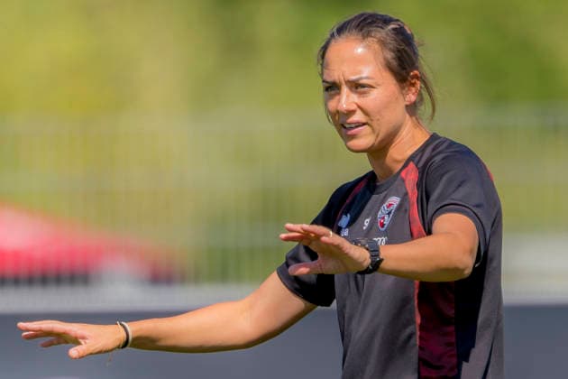 Ingolstadt, Germany, August 11, 2026; 3rd Division 2026–2027; FC Ingolstadt 04 Training; Pictured: FCI Coach Sabrina Wittmann gesturing on the field at the Audi Sportpark Bayern training facility Copyright: xFotostandx xSchäferx