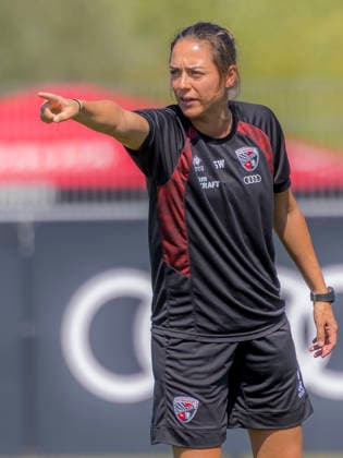 Ingolstadt, Germany, August 11, 2026; 3rd Division 2026–2027; FC Ingolstadt 04 Training; Pictured: FCI Coach Sabrina Wittmann gesturing on the field at the Audi Sportpark Bayern training facility Copyright: xFotostandx xSchäferx