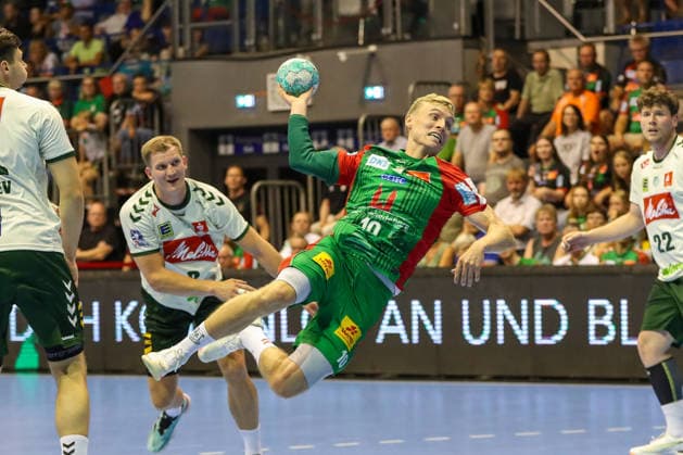 August 11, 2026, xgox, Handball Hummel Cup 2026 SC Magdeburg vs. GWD Mindenemspor, from left: Gisli Thorgeir Kristjansson (Magdeburg), 10 shots on goal, goal scorer, scores a goal, Magdeburg