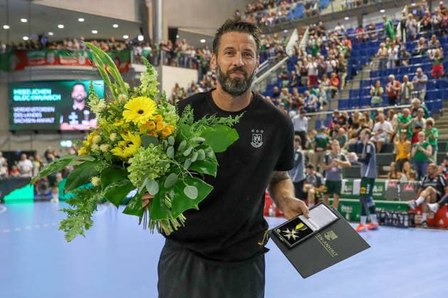 August 11, 2026, xgox, 2026 Hummel Cup Handball Match: SC Magdeburg vs. GWD Mindenemspor; from left: Bennet Wiegert (Magdeburg); Coach receives the Order of Merit of the State of Saxony-Anhalt, Magdeburg