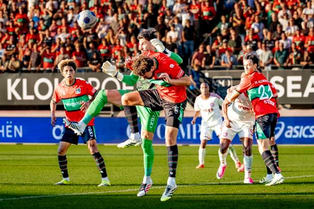 NIJMEGEN N E C Nijmegen defender Philippe Sandler and N E C Nijmegen goalkeeper Gonzalo Crettaz during the Champions League match between N E C and Olympiacos at De Goffert Stadium on August 11, 2026, in Nijmegen, the Netherlands