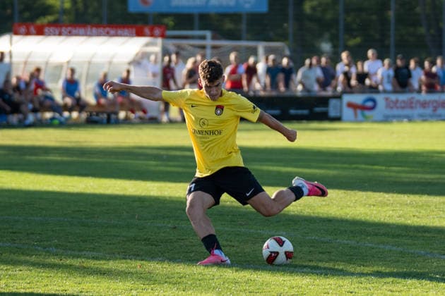 Scoring chance by Luca Molinari, SG Sonnenhof Großaspach, 21, SSV Schwäbisch Hall vs. SG Sonnenhof Großaspach, Soccer, WFV Cup, 3rd Round, August 11, 2026, Schwäbisch Hall, Baden-Württemberg, Germany Copyright: xkolbert-press PhilipxZieglerx