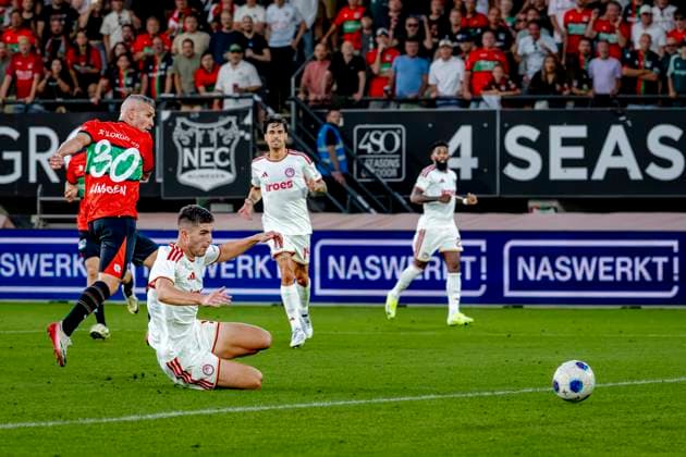 NIJMEGEN N E C Nijmegen forward Bryan Linssen scores the 1-1 goal during the Champions League match between N E C and Olympiacos at Stadion de Goffert on August 11, 2026, in Nijmegen, the Netherlands