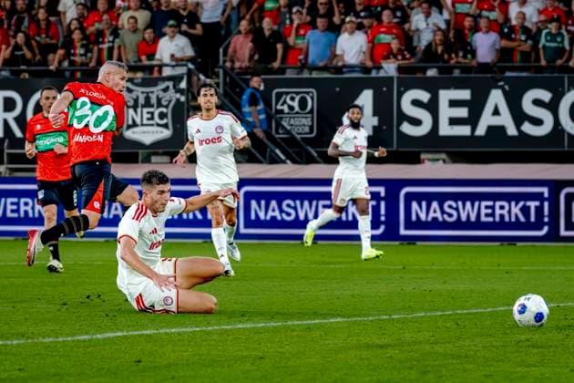 NIJMEGEN N E C Nijmegen forward Bryan Linssen scores the 1-1 goal during the Champions League match between N E C and Olympiacos at Stadion de Goffert on August 11, 2026, in Nijmegen, the Netherlands