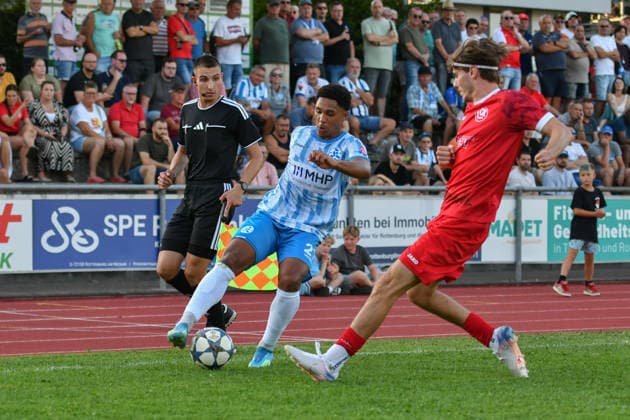 David Udogu, SV Stuttgarter Kickers, 27; Raphael Langer, FC Rottenburg, 03; FC Rottenburg vs. SV Stuttgarter Kickers; Soccer; WFV Cup; Group 3; Round 3; Württemberg; 2026–2027 Season; August 11, 2026, FC Rottenburg vs. SV Stuttgarter Kickers, Soccer, WFV Cup, Group 3, Round 3, Württemberg, 2026–2027 Season, August 11, 2026, Rottenburg am Neckar Copyright: xEibner-Pressefoto RalphxKunzex EP_RKE