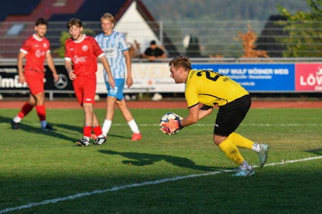 No problem for Julian Haefner, FC Rottenburg, 26 FC Rottenburg vs. SV Stuttgarter Kickers, Soccer, WFV Cup, Group 3, Round 3, Württemberg, 2026–2027 Season, August 11, 2026, FC Rottenburg vs. SV Stuttgarter Kickers, Soccer, WFV Cup, Group 3, Round 3, Württemberg, 2026–2027 Season, August 11, 2026, Rottenburg am Neckar Copyright: xEibner-Pressefoto RalphxKunzex EP_RKE