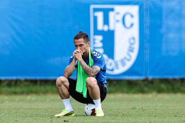 Baris Atik, 1 FC Magdeburg, 23, sits alone on the field for several minutes after practice. 2. Bundesliga, 2026–2027 season. 1 FC Magdeburg practice at the Avnet Arena in Magdeburg. Soccer, man, men, Germany, August 11, 2026