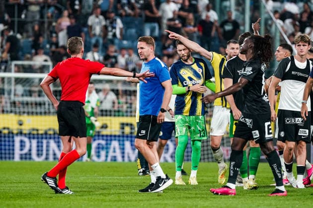 Soccer Austria UEFA Champions League Qualifiers 2026–2027, Round 3, August 11, 2026: SK Sturm Graz (Austria) vs. Fenerbahçe Istanbul (Turkey) at Merkur Arena, Graz, Austria; Milan Skriniar of Fenerbahçe SK in a match Copyright: xLUKAxKOLANOVICx