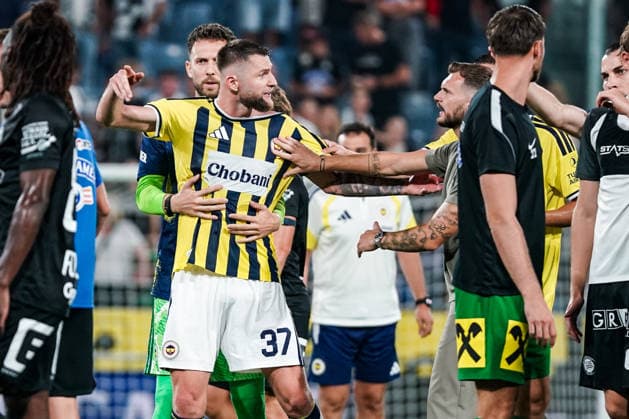 Soccer Austria UEFA Champions League Qualifying 2026–2027, Third Round, August 11, 2026: SK Sturm Graz (Austria) vs. Fenerbahçe Istanbul (Turkey) at Merkur Arena, Graz, Austria. Milan Skriniar of Fenerbahçe SK argues with Fabio Ingolitsch of SK Sturm Graz. Copyright: xLUKAxKOLANOVICx