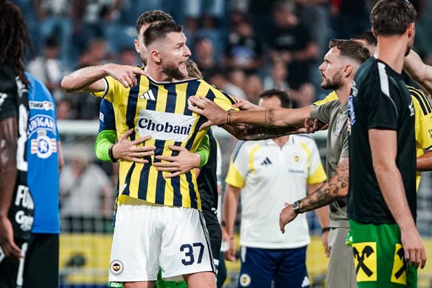 Soccer Austria UEFA Champions League Qualifying 2026–2027, Third Round, August 11, 2026: SK Sturm Graz (Austria) vs. Fenerbahçe Istanbul (Turkey) at Merkur Arena, Graz, Austria. Milan Skriniar of Fenerbahçe SK argues with Fabio Ingolitsch of SK Sturm Graz. Copyright: xLUKAxKOLANOVICx