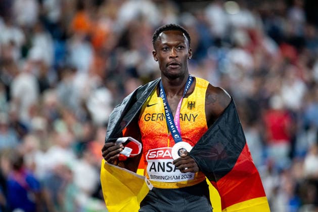 August 11, 2026, GBR, Track and Field, 2026 European Championships, Evening Session, Day 2, Birmingham: Owen Ansah of Germany celebrates his third-place finish and bronze medal in the men’s 100-meter dash final at Alexander Stadium in Birmingham, England, United Kingdom Copyright: xNordphoto Memmlerx