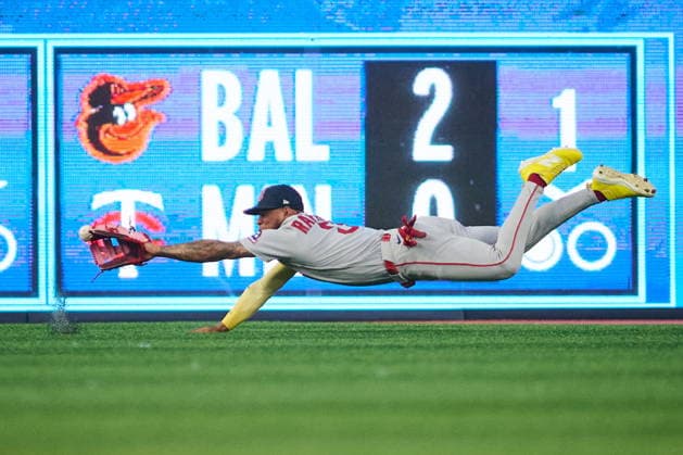 August 11, 2026, Toronto, On, Canada: Boston Red Sox s Ceddanne Rafaela (3) can t make the catch as Toronto Blue Jays Brett Bateman (21) hits an RBI double during third inning MLB, Baseball Herren, USA baseball action in Toronto, on Tuesday, Aug. 11, 2026. Canada News - August 11, 2026 - ZUMAc35_ 20260811_zaf_c35_110 Copyright: xSammyxKoganx