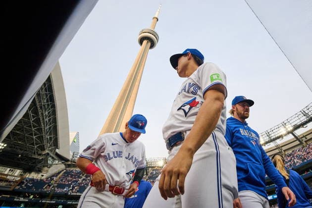August 11, 2026, Toronto, On, Canada: Toronto Blue Jays Kazuma Okamoto (7), left, and Brett Bateman (21), centre, step into the dugout before MLB, Baseball Herren, USA baseball action against the Boston Red Sox in Toronto, on Tuesday, Aug. 11, 2026. Canada News - August 11, 2026 - ZUMAc35_ 20260811_zaf_c35_144 Copyright: xSammyxKoganx