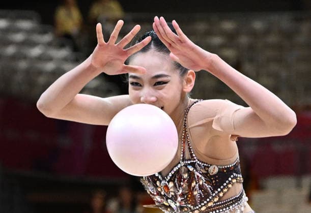 August 12, 2026, xhbx, 2026 Rhythmic Gymnastics World Championships, from left: Qi Wang, China; DFL; DFB. REGULATIONS PROHIBIT ANY USE OF PHOTOGRAPHS AS IMAGE SEQUENCES AND OR QUASI-VIDEO. Frankfurt am Main