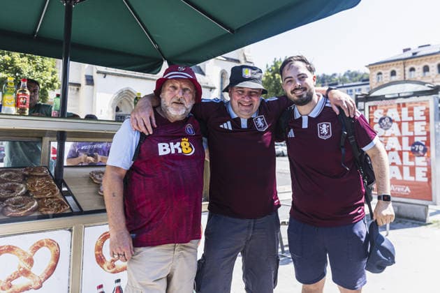 Aston Villa fans poses for a photo prior to the UEFA Super Cup Final match between Paris Saint-Germain and Aston Villa at Red Bull Arena, Salzburg, Wals-Siezenheim on August 12th,2026 (Photo by Joao Bravo Sports Press Photo) Copyright: xJoaoxBravo SportsxPressxPhotox Sportspressphoto_SPR204568