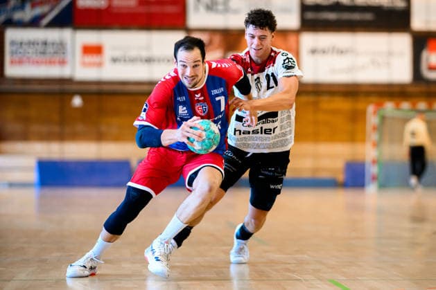 Bietigheim HBL 26 27 SG BBM Bietigheim Pfadi Winterthur (from left) in a one-on-one matchup: Dominik Claus (Bietigheim) and Tazio Baumann (Winterthur); Bietigheim Bissingen Hall at the Viaduct, Baden-Württemberg, Germany