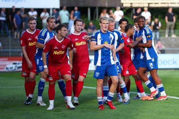 August 12, 2026, Soccer, Men s, Regionalliga Nord, Matchday 16, FC Eintracht Norderstedt vs. BSV Kickers Emden Theo Schröder (blue, 9) of BSV Kickers Emden and Leon Pesch (No. 18) of FC Eintracht Norderstedt