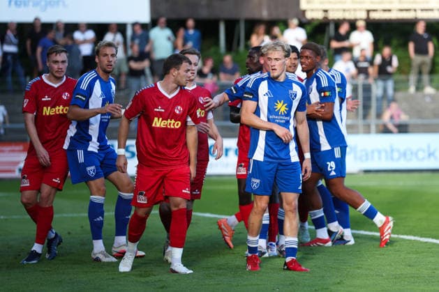 August 12, 2026, Soccer, Men s, Regionalliga Nord, Matchday 16, FC Eintracht Norderstedt vs. BSV Kickers Emden Theo Schröder (blue, 9) of BSV Kickers Emden and Leon Pesch (No. 18) of FC Eintracht Norderstedt