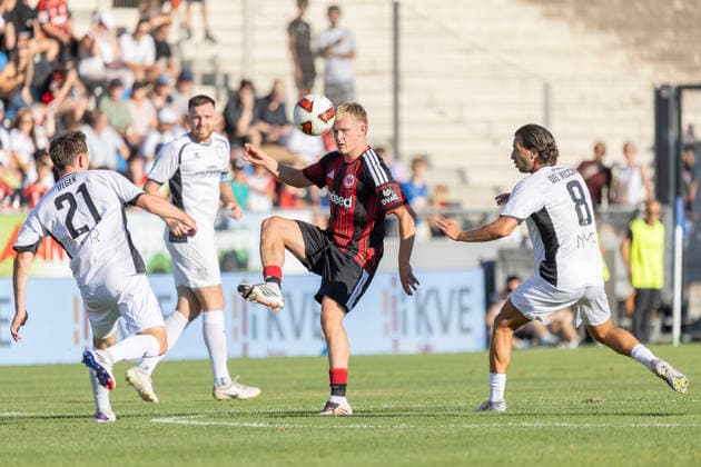 Friendly Match: FSV Frankfurt vs. Eintracht Frankfurt, August 12, 2026; Jonathan Burkardt (Eintracht Frankfurt) 9, David Deger (FSV Frankfurt) 21, Giorgio del Vecchio (FSV Frankfurt) 8; FSV Frankfurt vs. Eintracht Frankfurt, Frankfurt, BBBank Arena, August 12, 2026 Copyright: xBEAUTIFULxSPORTS Gawlikx