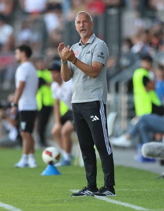 August 12, 2026, Soccer Friendly Match, FSV Frankfurt vs. Eintracht Frankfurt, from left, Coach Adi Hütter of Eintracht Frankfurt gives instructions, gesticulates, waves his arms, gives instructions, gesticulates. DFL and DFB regulations prohibit any use of photographs as image sequences and or quasi-video. xdcx Copyright: HMBxMedia Claus