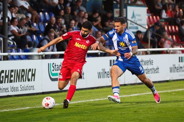 August 12, 2026, Soccer, Men s, Regionalliga Nord, Matchday 16, FC Eintracht Norderstedt vs. BSV Kickers Emden, Semin Kojic (blue, 10) of BSV Kickers Emden in a tackle with Erjanik Ghubasaryan (23) of FC Eintracht Norderstedt