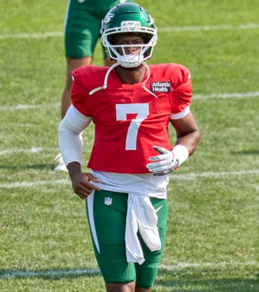 New York Jets quarterback Geno Smith (7) participate during a joint practice with the Tampa Bay Buccaneers during training camp at the Atlantic Health Jets Training Center, Florham Park, New Jersey. CSM Florham Park United States - ZUMAc04_ 20260812_zma_c04_020 Copyright: xDuncanxWilliamsx