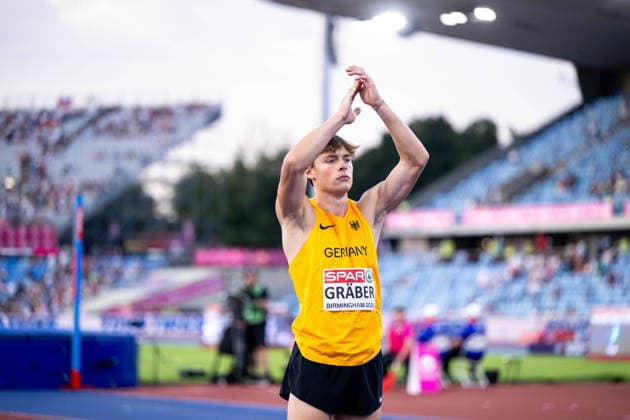 August 12, 2026, GBR, Track and Field, 2026 European Championships, Morning Session, Day 3, Birmingham; Amadeus Gräber of Germany fires up the crowd; behind him, the stands are filled with many empty seats; Men’s Decathlon, High Jump; Birmingham Alexander Stadium, England, United Kingdom Copyright: xNordphoto Memmlerx