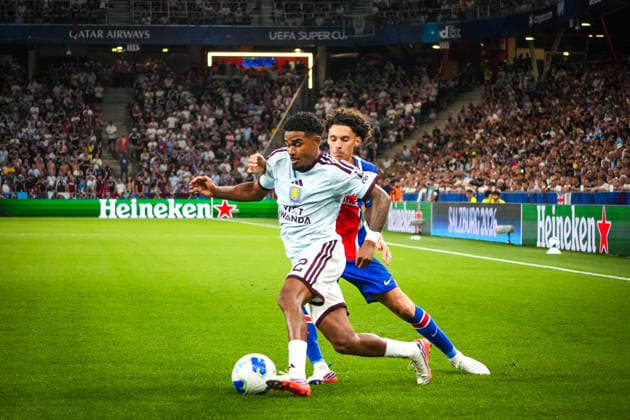 Soccer Austria 2026 UEFA Super Cup Final, August 12, 2026 Paris Saint-Germain (PSG) France vs. Aston Villa FC England Salzburg Stadium, Salzburg, Austria Ian Maatsen Aston Villa FC with Maghnes Akliouche Paris Saint-Germain Copyright: xLukasxBierederx