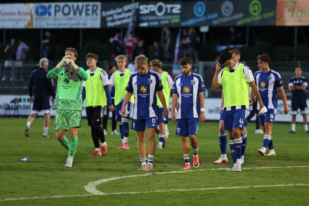 Soccer I Men s Team I 2026–2027 Season I Regionalliga Nord I Matchday 3 I Eintracht Norderstedt vs. BSV Kickers Emden I August 12, 2026 Disappointed players from BSV Kickers Emden at the Edmund Plambeck Stadium in Norderstedt, Schleswig-Holstein, Germany, Germany Copyright: xLobeca RalfxHomburgx