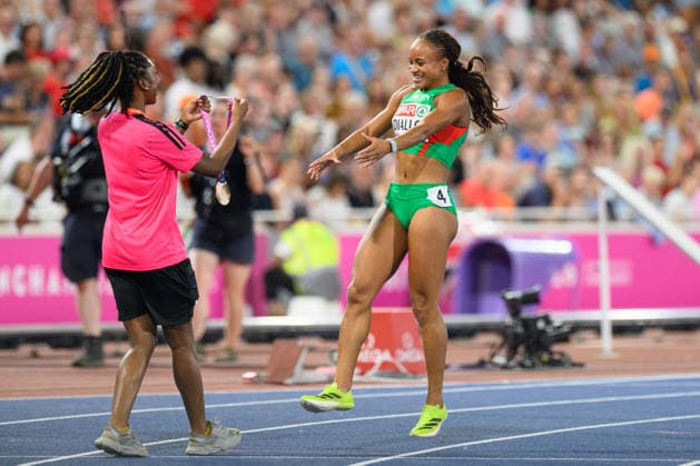 BIRMINGHAM, GREAT BRITAIN - August 12: Fatoumata Binta Diallo (Portugal) cant wait to get her bronze medal after the 400 metres hurdles final during the European Athletics Championships 2026 at Alexander Stadium in Birmingham, Great Britain (Photo by Sven Beyrich Sports Press Photo) Copyright: xSvenxBeyrich SportsxPressxPhotox Sportspressphoto_SPR204861