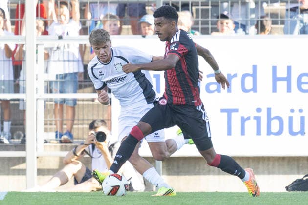 Friendly Match: FSV Frankfurt vs. Eintracht Frankfurt, August 12, 2026; Ansgar Knauff (Eintracht Frankfurt) 7, Dwayn Meene (FSV Frankfurt) 27; FSV Frankfurt vs. Eintracht Frankfurt, Frankfurt, BBBank Arena, August 12, 2026 Copyright: xBEAUTIFULxSPORTS Gawlikx