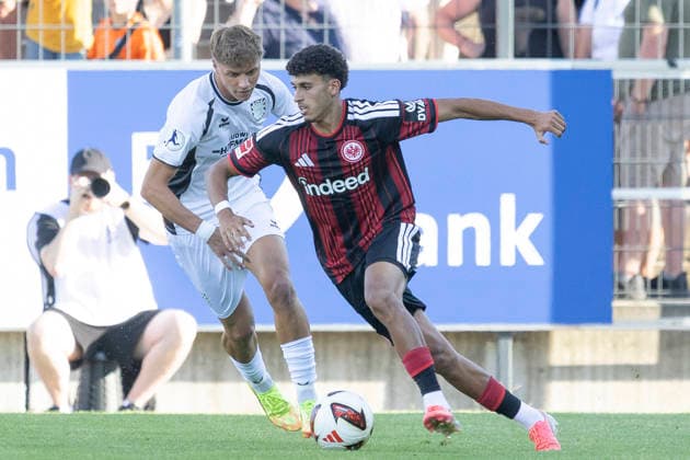 Friendly Match: FSV Frankfurt vs. Eintracht Frankfurt, August 12, 2026; Ayoube Amaimouni Echghouyab (Eintracht Frankfurt) 29 with the ball; Dwayn Meene (FSV Frankfurt) 27, FSV Frankfurt vs. Eintracht Frankfurt, Frankfurt, BBBank Arena, August 12, 2026 Copyright: xBEAUTIFULxSPORTS Gawlikx