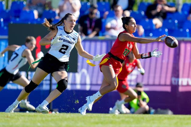Anne Streil of Germany and Diana Flores Flores Arenas of Mexico battle for the ball during a group stage match at the 2026 IFAF Women’s Flag Football World Championships between Mexico and Germany at the Flag Football Complex Düsseldorf-Garath on August 13, 2026, in Düsseldorf, Germany. Photo by Alex Gottschalk, DeFodi Images