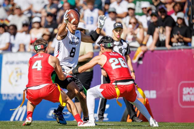 Mexico (MEX) vs. Germany (GER), Day 1 Men s Division at the IFAF Flag Football World Championships in Düsseldorf 2026, August 13, 2026, Düsseldorf, Germany, Aug. 13, 2026 Moritz Apfel (GER 12) and Ramon Emanuel Seifert (GER 25) during the match between Mexico (MEX) and Germany (GER) on the first day of the Men’s IFAF Flag Football World Championships at the Bezirkssportanlage Düsseldorf Garath Copyright: xBEAUTIFULxSPORTS B.Hoffmannx