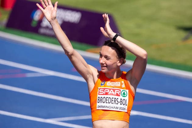 Femke Broeders Bol of the Netherlands waves to the crowd ahead of the Womens 800m semi finals at the European Athletics Championships at Alexander Stadium in Birmingham, England Copyright: xSeanxWalshx Sportspressphoto_SPR205447
