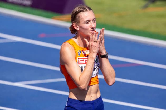 Femke Broeders Bol of the Netherlands waves to the crowd ahead of the Womens 800m semi finals at the European Athletics Championships at Alexander Stadium in Birmingham, England Copyright: xSeanxWalshx Sportspressphoto_SPR205451