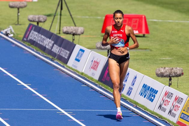 Audrey Werro of Switzerland gets to the finish after a fall in the Womens 800m semi finals at the European Athletics Championships at Alexander Stadium in Birmingham, England Copyright: xSeanxWalshx Sportspressphoto_SPR205475