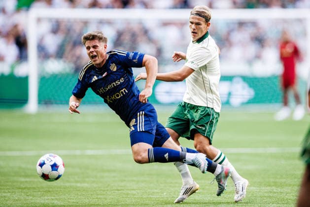 August 13, 2026: Oliwier Kwiatkowski of Rakow and Markus Karlsson of Hammarby during the UEFA Conference League qualifying soccer match between Hammarby and Rakow on August 13, 2026 in Stockholm. Photo by Kenta Jönsson, BILDBYRAN COP 210 KJ0361 soccer football fotball UEFA Conference League Conference League Hammarby Rakow bbeng  Copyright: KENTAxJÖNSSON BB260813KJ017