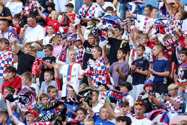 13.08.2026, Zabrze Liga Europy UEFA sezon 2026 27 runda III kwalifikacji, Gornik Zabrze - Ferencvaros Budapeszt - UEFA Europa League football Match season 2026 27 round III qualification Gornik Zabrze - Ferencvaros Budapest Nz. Kibice Gornik Fot. Michal Chwieduk Arena Akcji NEWSPIX.PL --- newspix.pl