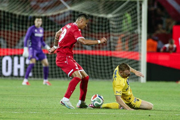 SOCCER - UEFA Europa League - Qualifiers - PFC CSKA - Maccabi Tel Aviv FC Photo by IPA ABACAPRESS.COM87452820 - CSKA s Leandro Godoy in action against Maccabi s Ido Shahar during the Europa League qualifying match between PFC CSKA and Maccabi Tel Aviv FC at Vasil Levski National Stadium in Sofia, Bulgaria, on August 13, 2026 Sofia Bulgaria  Copyright: xIPAxSport ABACAx
