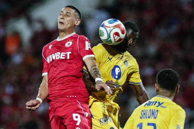 SOCCER - UEFA Europa League - Qualifiers - PFC CSKA - Maccabi Tel Aviv FC Photo by IPA ABACAPRESS.COM87453336 - CSKA s Leandro Godoy in action against Maccabi s Mohamed Ali Camara during the Europa League qualifying match between PFC CSKA and Maccabi Tel Aviv FC at Vasil Levski National Stadium in Sofia, Bulgaria, on August 13, 2026 Sofia Bulgaria  Copyright: xIPAxSport ABACAx