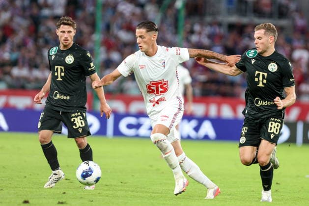 13.08.2026, Zabrze Liga Europy UEFA sezon 2026 27 runda III kwalifikacji, Gornik Zabrze - Ferencvaros Budapeszt - UEFA Europa League football Match season 2026 27 round III qualification Gornik Zabrze - Ferencvaros Budapest Nz. Kacper Urbanski Philippe Rommens Fot. Michal Chwieduk Arena Akcji NEWSPIX.PL --- newspix.pl